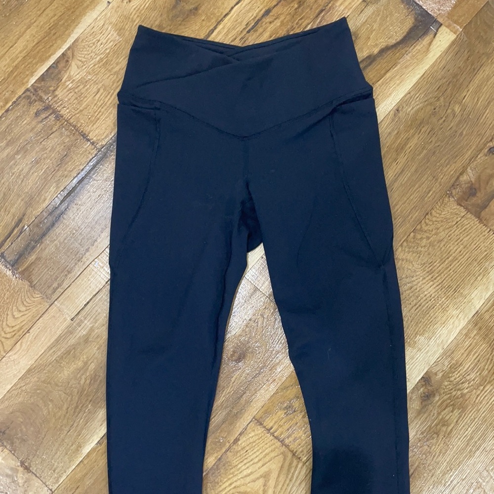 Cross over black Capris